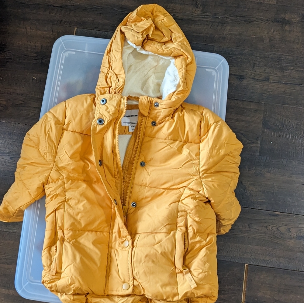 Amazon Essentials XS (4-5) Puffy Coat, Yellow